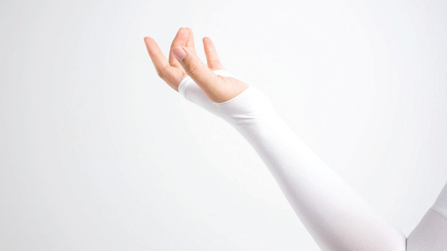 Hand with elastic wrist and arm support for relieve injury